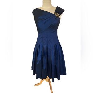 Jessica Howard Evening Drop Shoulder Blue Evening Gown - 14 - Great Condition